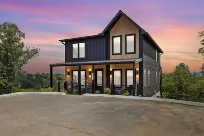 Image de Horizons Ahead! New Luxury Home w/ Theater & Private Pool by Beyond Expectations