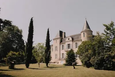 Image de Chateau de la Gravette, Eymet, France. \nShort walk to bars and restaurants.