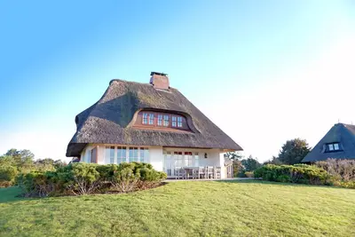 Image de Maison de vacances 'Reetdachhaus' avec vue sur la mer, terrasse privée et Wi-Fi
