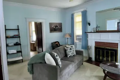 Image de Victorian Townhome with Fenced Yard, Walkable area