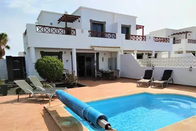 Image de Villa with heated pool & great outside space, 15 minutes walk to Marina Rubicon