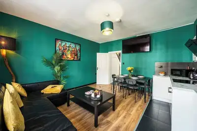 Image de Spacious 4-Bed Apartment · Sleeps 6 · City Centre