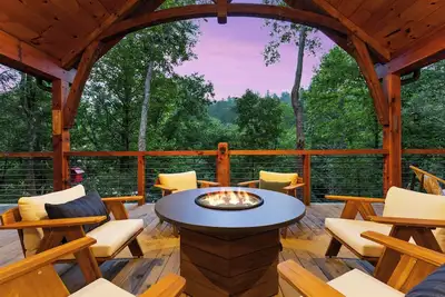 Image de Sacred Creek Retreat - On-site Fishing & Hiking | Creekside Firepit | Sauna | Hot Tub | Arcade | Theater Room