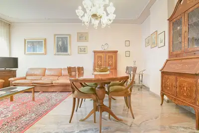 Image de Queen Home Gabrielle
