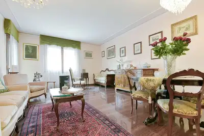 Image de Queen Home Isabel - Trois Chambres Appartement, Couchages 6