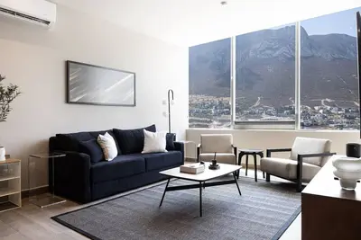 Image de Modern Apartment with City Views and Pool Access