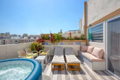 Image de Modern 3 bedroom with Jacuzzi and terrace Mcar1-1