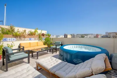 Image de Charming 3 bedroom with jacuzi and terrace Mcar1-2