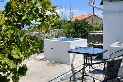 Image de Appartement 'Ambelaki' avec vue sur la mer, jardin privé et Wi-Fi