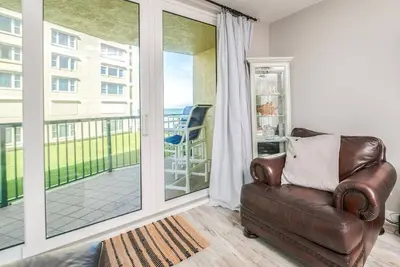Image de 100% updated 3-bedroom condo with fitness room and pool in pleasant Ponce Inlet