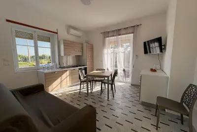 Image de Cozy and modern apartment a stone's throw from the sea