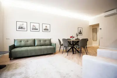 Image de tARTuStays artist Viktoria Berešna decorated apartment with Ac in fabulous Tartu