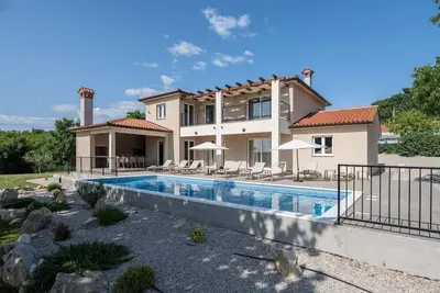 Image de Villa-Salle de bain privée séparée-Villa-Vue sur Piscine