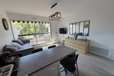 Image de Studio lumineux dans résidence avec piscine