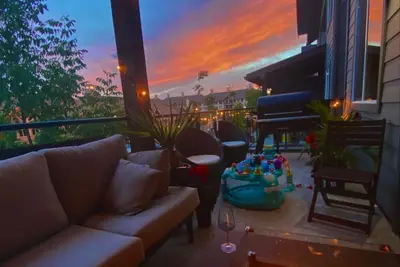 Image de Quiet relaxing luxury townhome in lake country