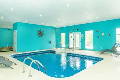Image de Luxury Cabin w/Indoor Pool, Mini Golf & Mtn Views