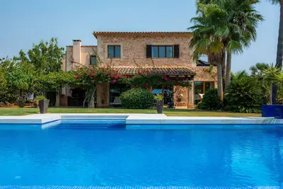 Image de Maison de campagne 'Vinya Vella' avec vue sur la montagne, Wi-Fi et climatisation