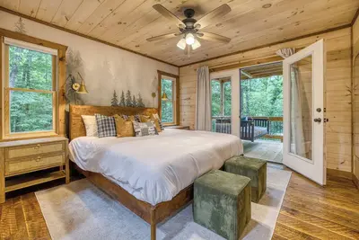 Image de Pickleball in the Woods-Sauna-Hot tub-Firepit-Near Downtown