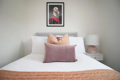 Image de 4 Br with Free on street parking
