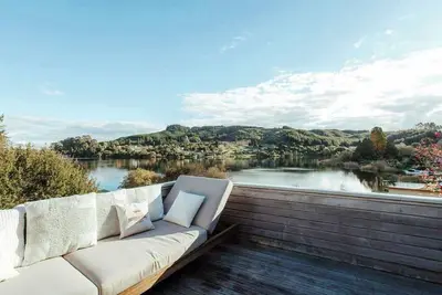Image de Okere Lake House - Lakefront with Private Jetty