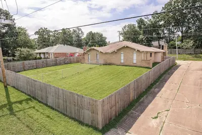 Image de 2-bd, 2-ba apartment in a prime location of Fort Smith. WiFi, Ac, Tv, and more.