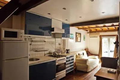 Image de 200yr Duplex Apartment beside garden with lake