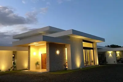 Image de MoJoHouse - Modern 7-bedroom villa touching Paradise in Turrialba, Costa Rica