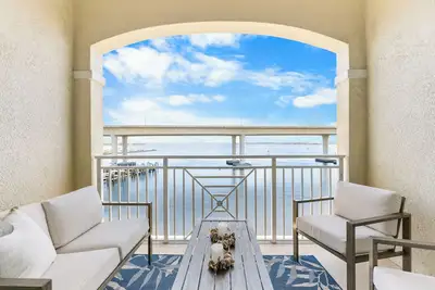 Image de Charming 2-bedroom condo w/direct waterfront view, fitness room & WiFi in Stuart