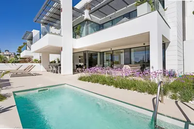 Image de Aqualina de Madeira par Time & Home - oasis moderne avec piscine privée
