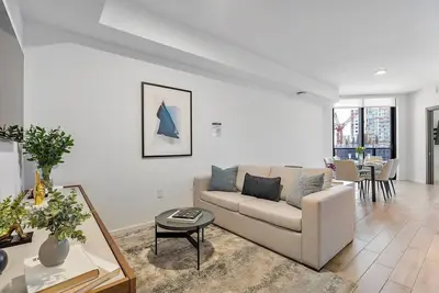 Image de Brand New Lux Designer Apt, Pool, Gym, Views &More