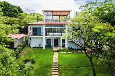 Image de Casa Tuga is a bright 4br, 4ba home with a private pool (with kid-friendly area), Just a short walk to the beach and restaurants.