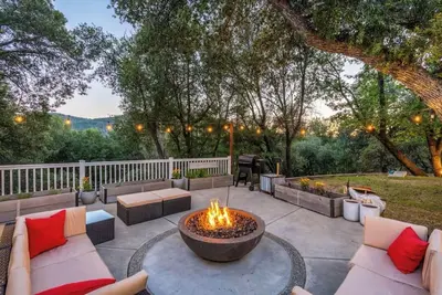 Image de Charming 2-bedroom house with WiFi, Ac, Ev charger Near Yosemite