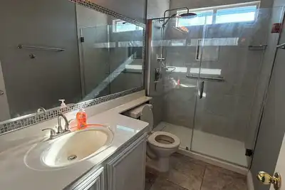 Image de New to Vrbo! 1bedroom includes a Sofa Bed, a queen size bed, and Swimming Pool