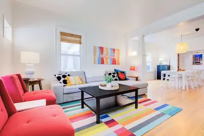 Image de Happy Little Apple -Newly Renovated, Gameday Ready