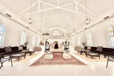 Image de The White Bohemian Mansion - Hot tub 9 bedrooms 5 baths