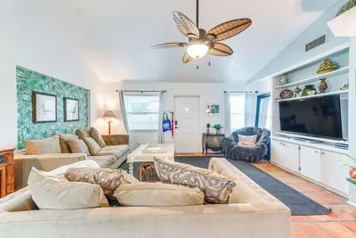 Image de Backyard Hangouts: Bradenton Home Near Dining!