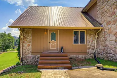 Image de 17 Mi to Coal Canyon Trail: Scenic Mtn-View Apt!