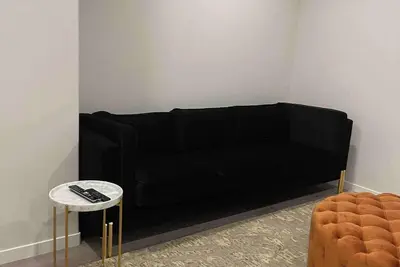 Image de Tastefully furnished one bedroom suite