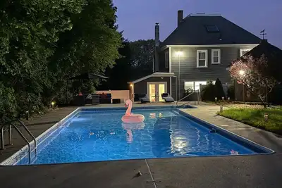 Image de A Charming House with Private Pool & Bbq Area