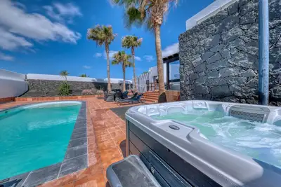 Image de Villa Salaria - Jacuzzi et piscine privée By Lanzarote Vacation Homes