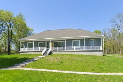 Image de Modern 4 bedroom/3 bath Lakeside Retreat on Lake Ontario