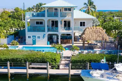 Image de Tropical Luxury Sombrero Beach Rd – 6br Waterfront Oasis w/ Pool, Hot Tub, Dock,