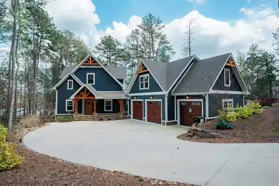 Image de Spacious Luxury Lakefront Home w/ Hottub, Outdoor Sauna, & Gym Near Clemson
