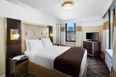 Image de Stay in the Heart of Nyc at the Historic New Yorker Hotel Near Times Square