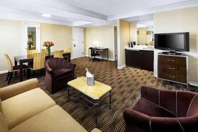 Image de Beautifully Appointed Hotel Room in a Nyc Landmark with Modern Comfort