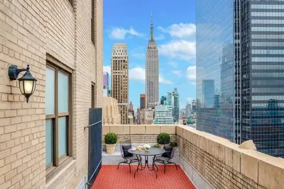 Image de Timeless Nyc Charm in a Centrally Located Art Deco Hotel Room