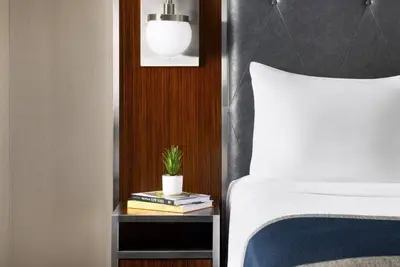 Image de Vintage Vibes and Modern Comfort in Nyc’s Classic Hotel Setting