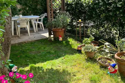 Image de Elegant apartment parking and garden. 10 minutes walk from the center