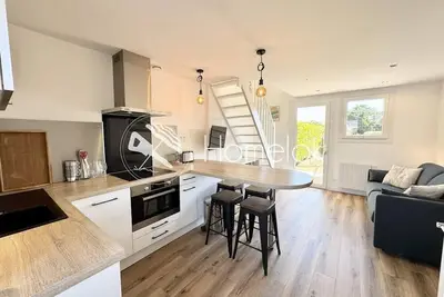 Image de Maison refaite à neuf - Piscine et parking privé