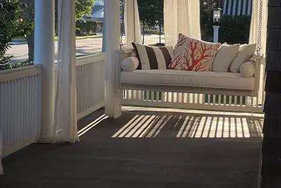 Image de Spring Laker 6 bedroom wrap around porch 2 blocks to beach 1 block to town